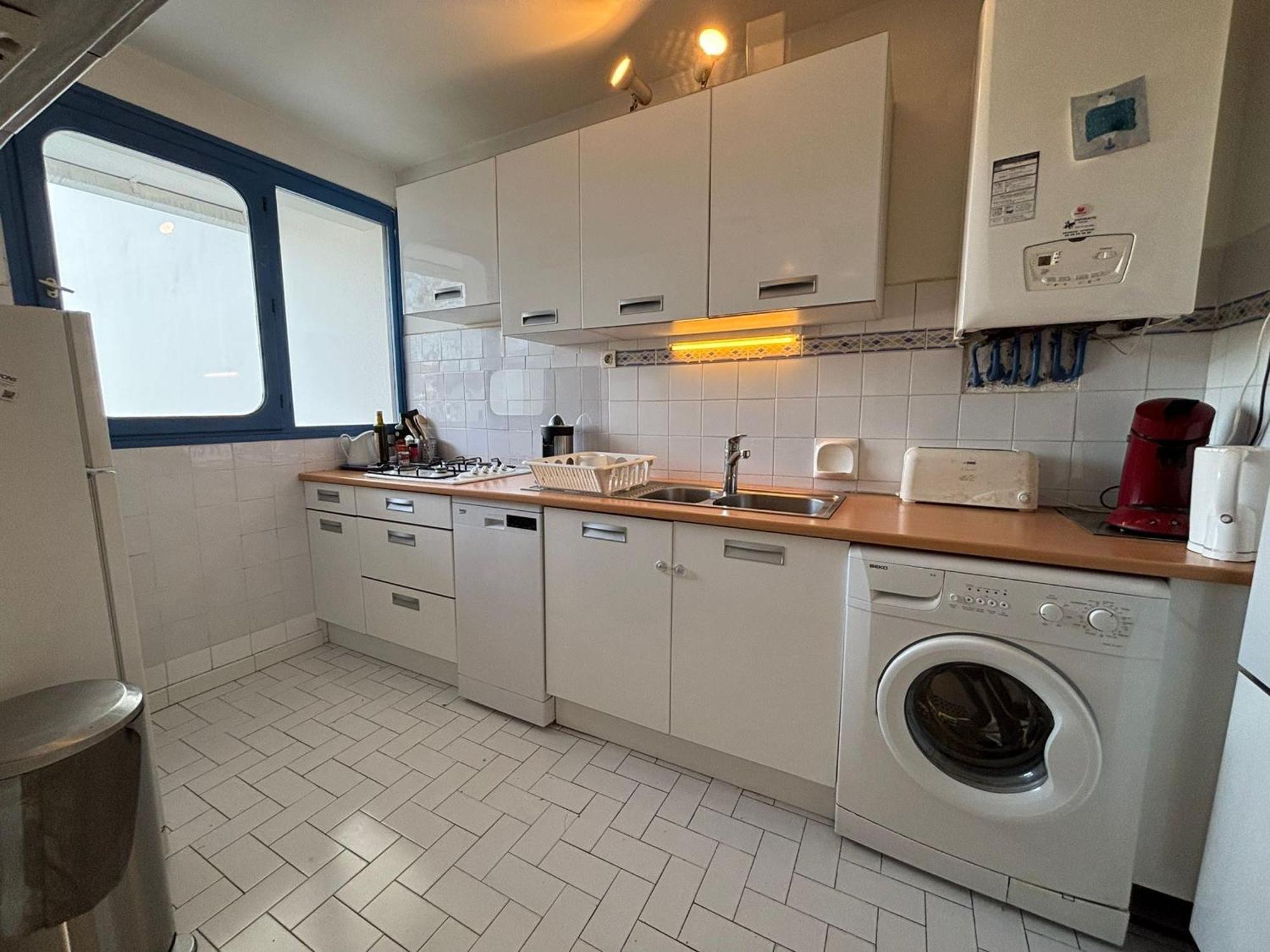 Duplex T3 Lumineux Avec Terrasse, Parking, A 5 Min Du Centre - Fr-1-239-1092 *