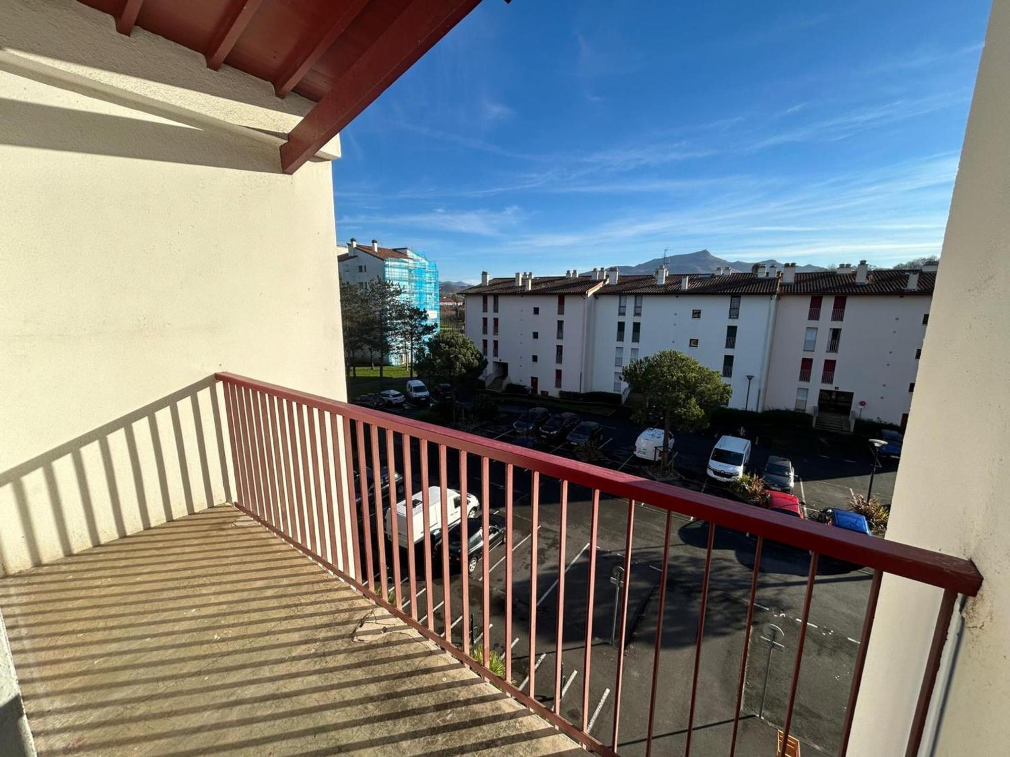 Duplex T3 Lumineux Avec Terrasse, Parking, A 5 Min Du Centre - Fr-1-239-1092
