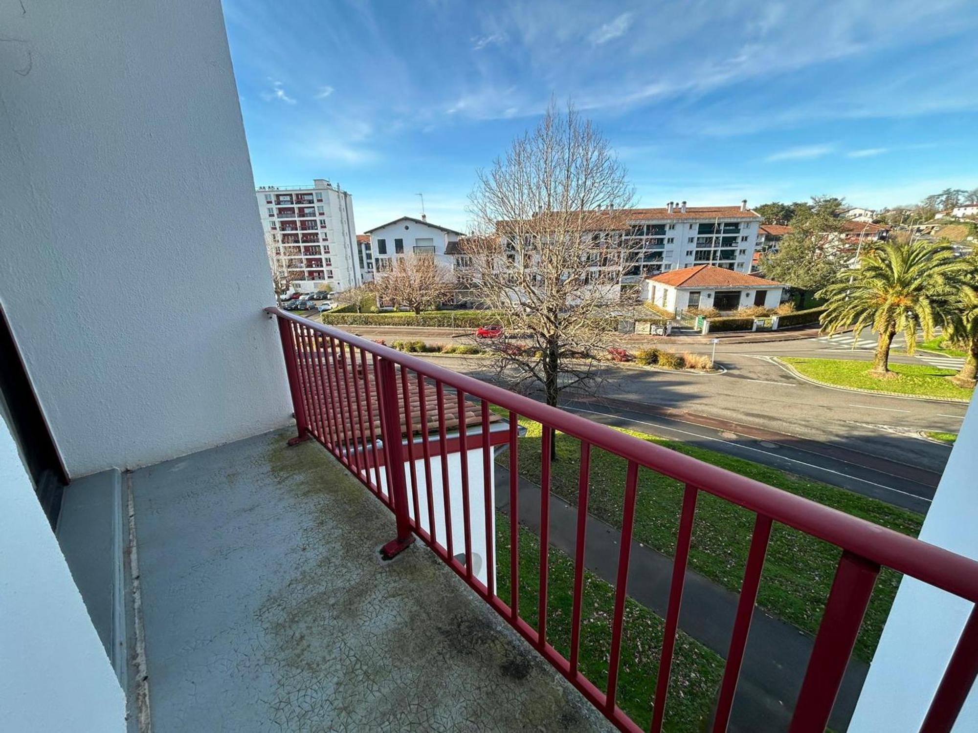 Appartement Duplex T3 Lumineux Avec Terrasse, Parking, A 5 Min Du Centre - Fr-1-239-1092